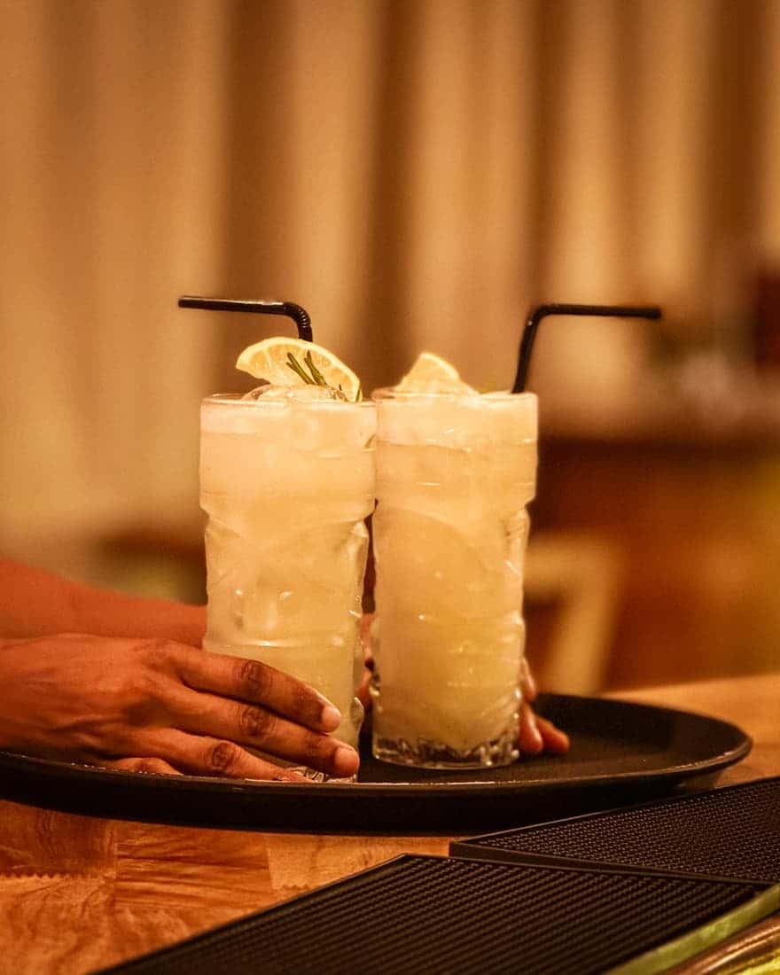 cocktails servis sur plateau