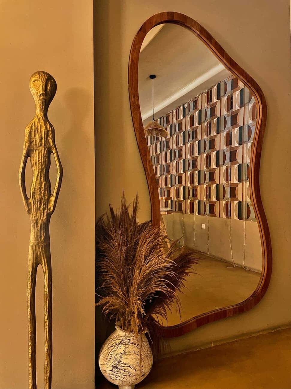 miroir ondulé et sculpture